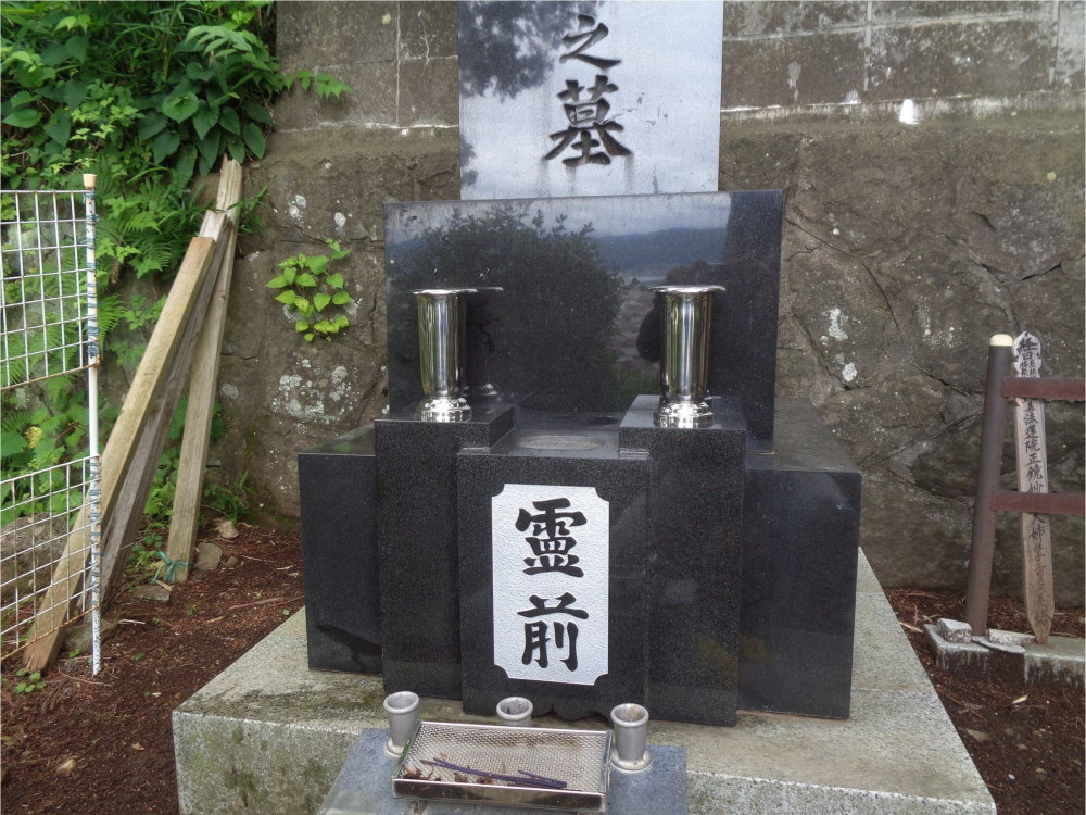 新規の花立へ交換